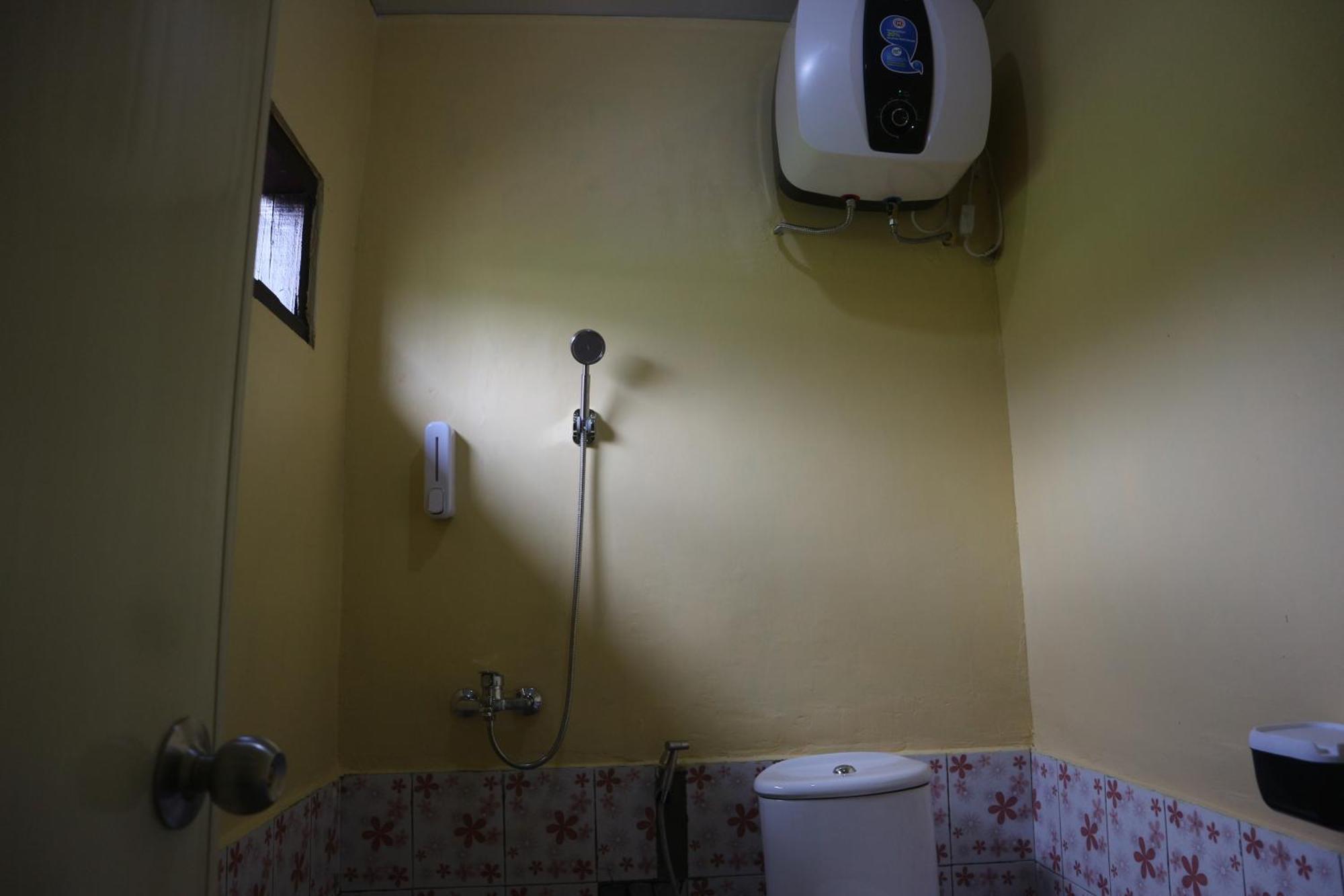 Tange Guest House Ruteng Exterior foto