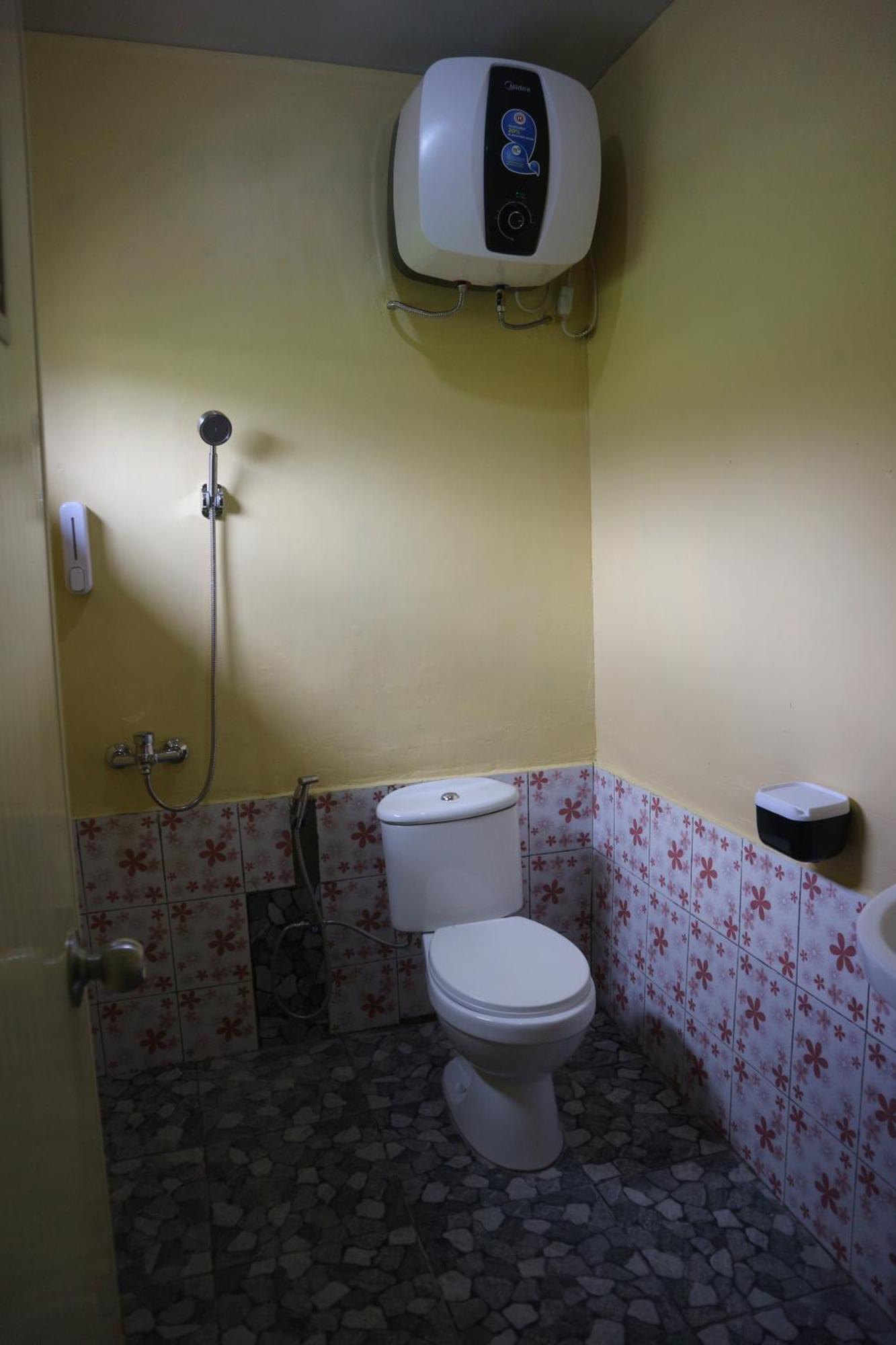 Tange Guest House Ruteng Exterior foto