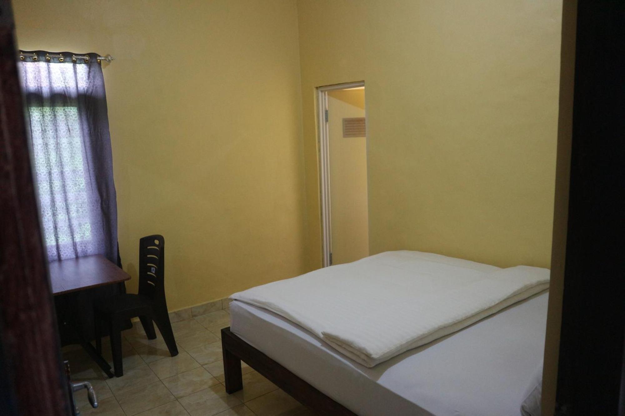Tange Guest House Ruteng Exterior foto